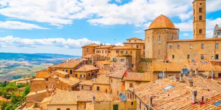 Volterra, antico borgo in Toscana