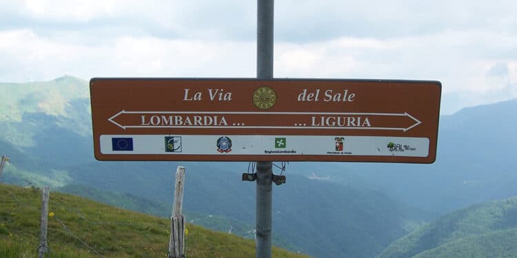 Turismo in moto lungo la via del sale in Liguria