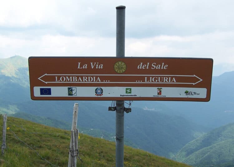 Turismo in moto lungo la via del sale in Liguria